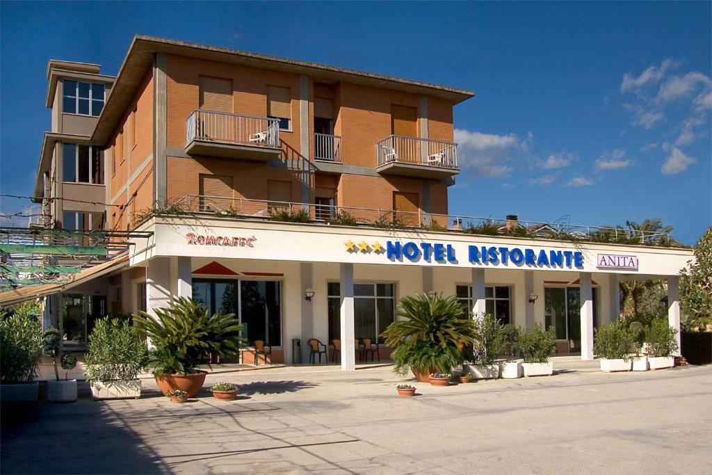 Hotel Ristorante Anita Cupra Marittima Buitenkant foto